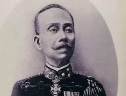 Keluar dari Krisis  (Jejak Reformis Mangkunagoro VI)