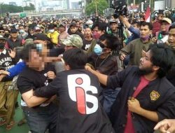 ADE ARMANDO DAN MOMENTUM MENYUDAHI AKSI MASSA