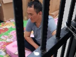 Menerima Uang Segepok Dalam Tas Kresek: Kali Ini Andi Arief Kena Batunya